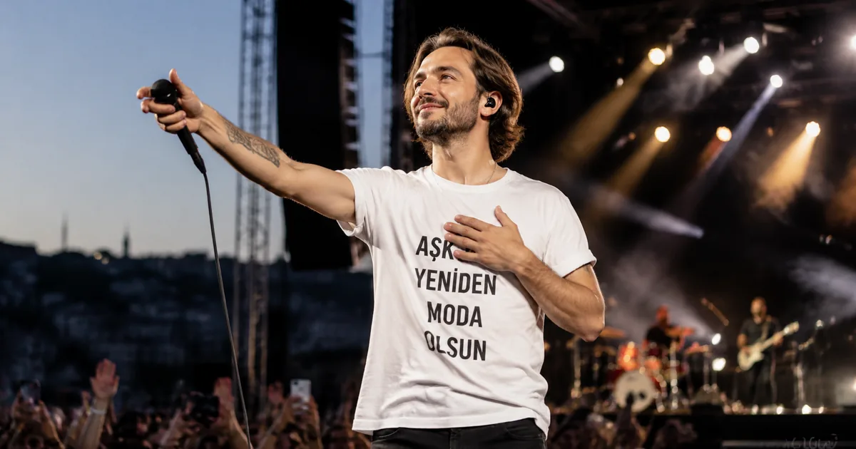 Boşnak şarkıcıdan anlamlı mesaj: "Aşk yeniden moda olsun"