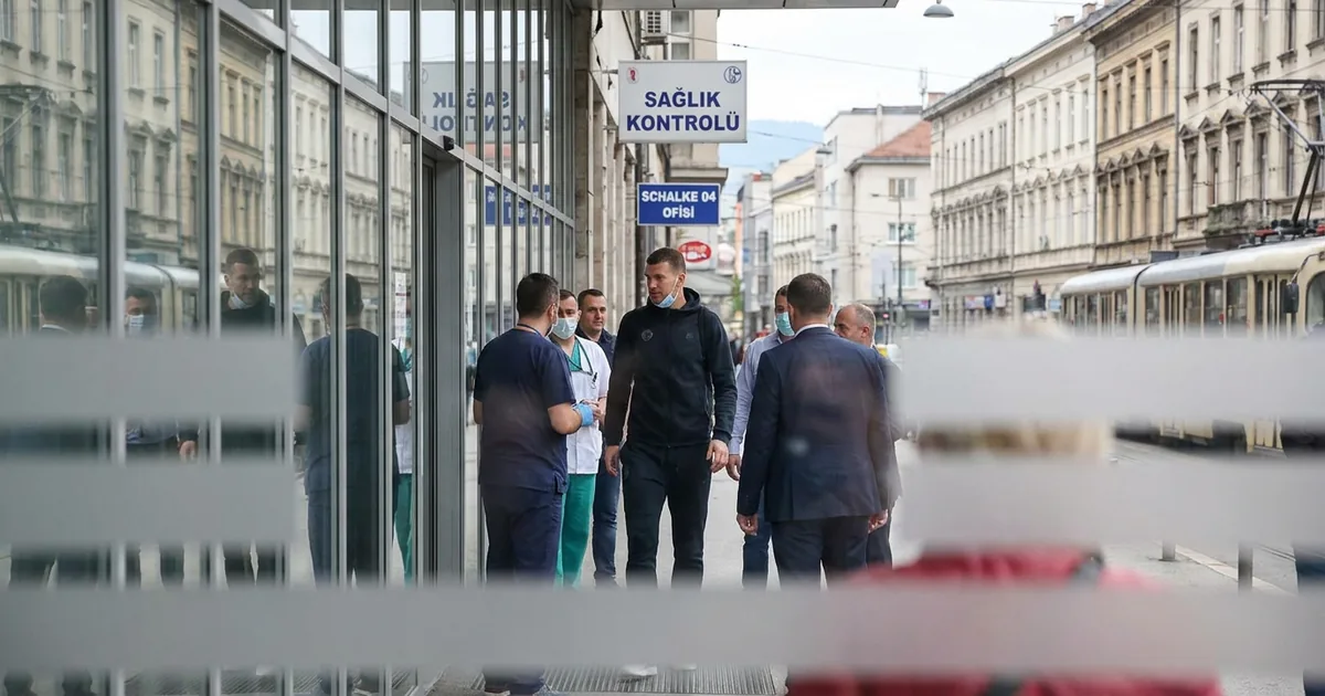 Edin Džeko Schalke ile yeni sözleşme imzalamaya gidiyor