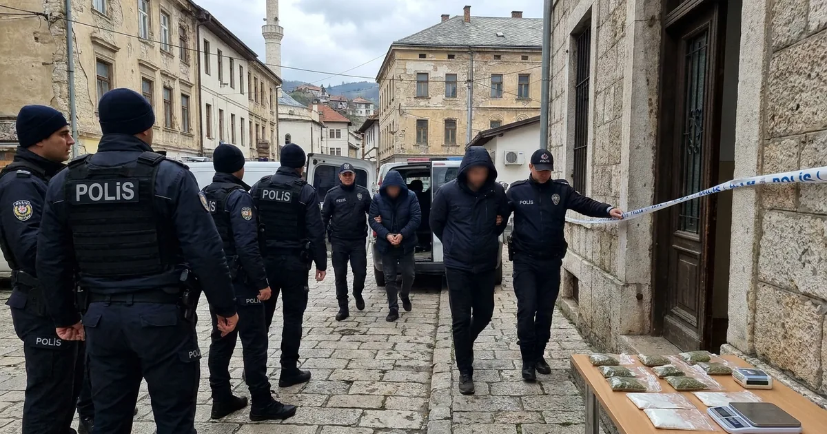 Bosna Hersek'te uyuşturucu operasyonu: Travnik'te 2 kişi gözaltında - Bosna Haber