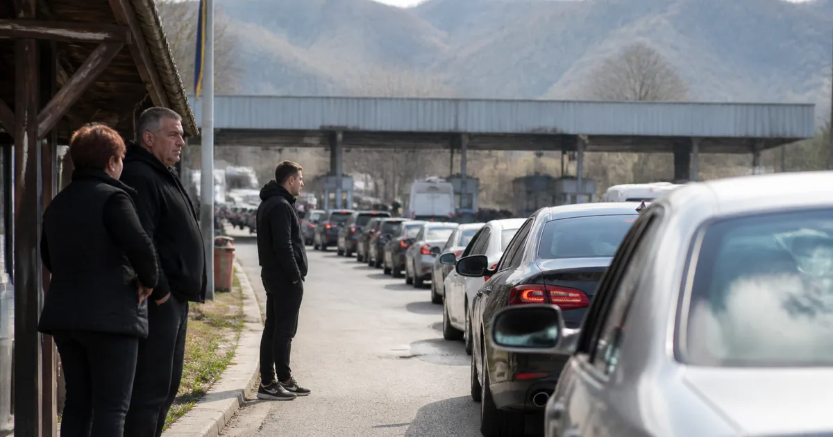 Bosna Hersek sınır kapılarında kilometrelerce araç kuyruğu oluştu