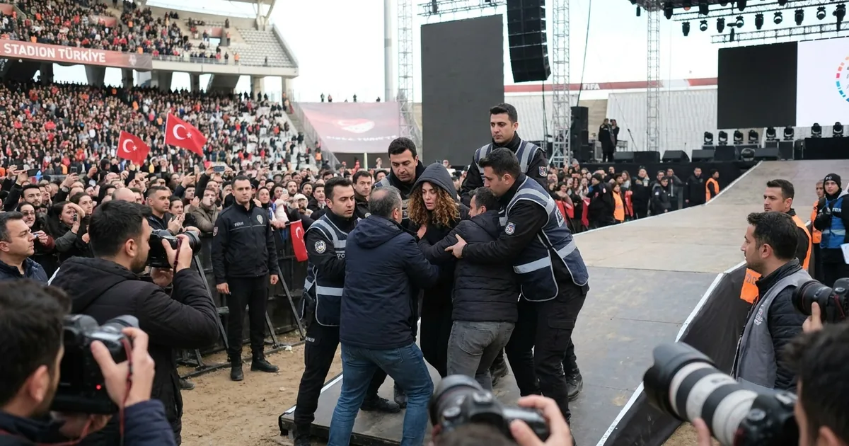 Shakira’nın Meksika’daki konseri tartışma yarattı