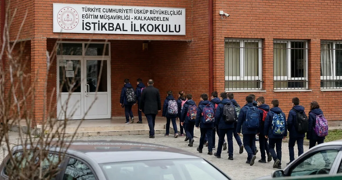 Kalkandelenli öğrenciler Üsküp’te büyükelçiye başarılarını anlattı