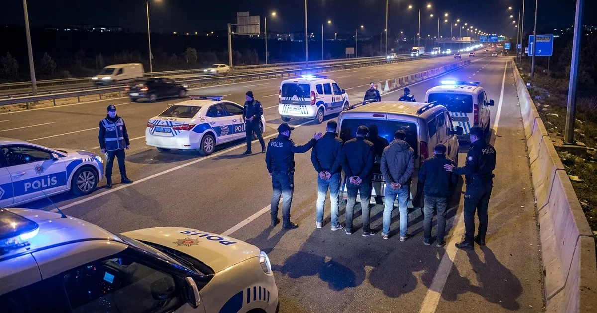 Almanya'da gece yarısı operasyonu: 5 kişi gözaltına alındı - Bosna Haber