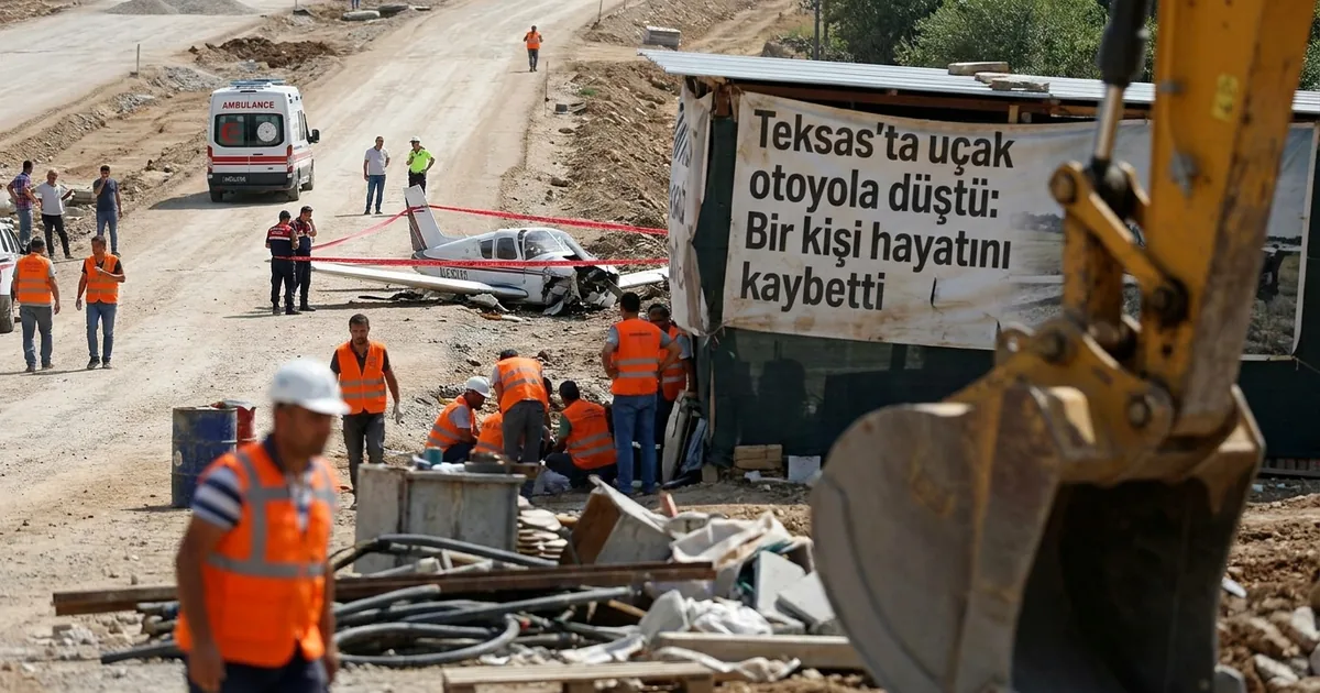 Teksas’ta uçak otoyola düştü: Bir kişi hayatını kaybetti - Bosna Haber