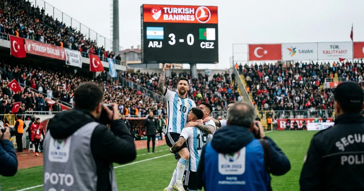 Arjantin’in yıldızı Messi, Cezayir’e 3 gol birden attı