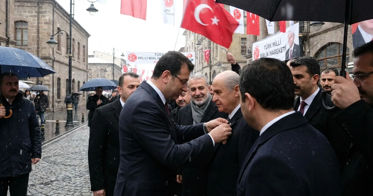Erdoğan Saraç Ankara’da MHP Lideri Bahçeli’ye Nişan Taktı