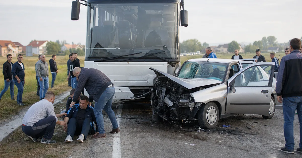 Bosanski Šamac'ta Otobüs ve Otomobil Çarpıştı: 2 Yaralı