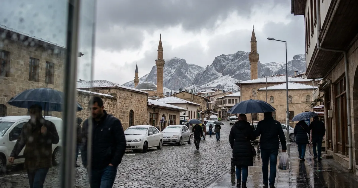 Bosna Hersek'te yağışlı hava: Dağlarda kar bekleniyor